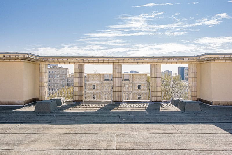 Strausberger Platz-Strausberger_Platz_Dach_Attika
