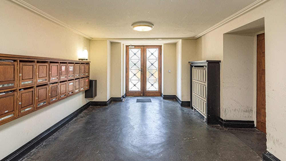 Strausberger_Platz_Foyer_Eingang_2