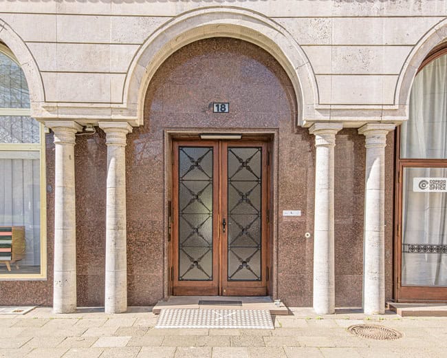Strausberger_Platz_Hauseingang_18