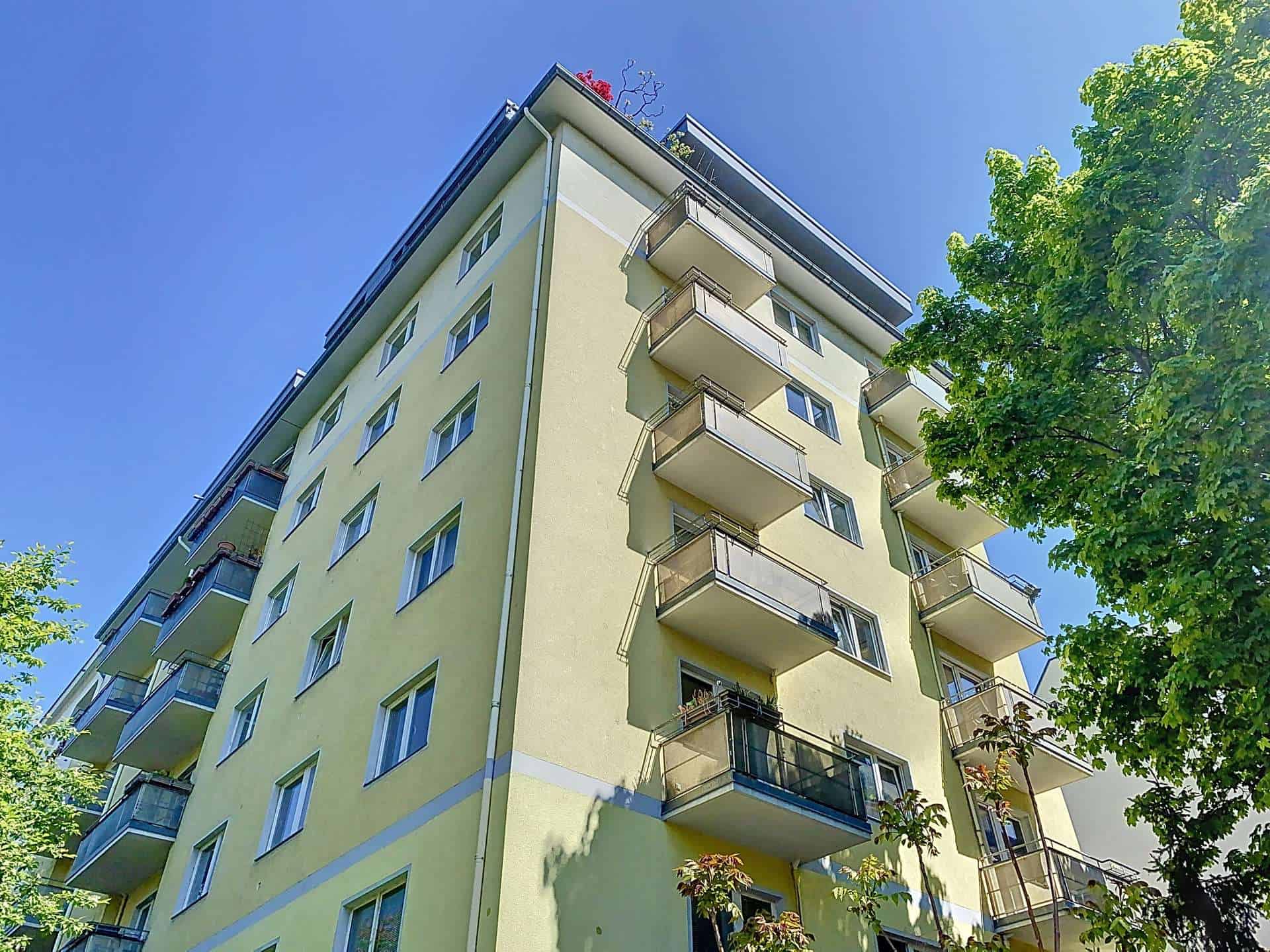 Fassadenansicht mit Süd-Balkonen