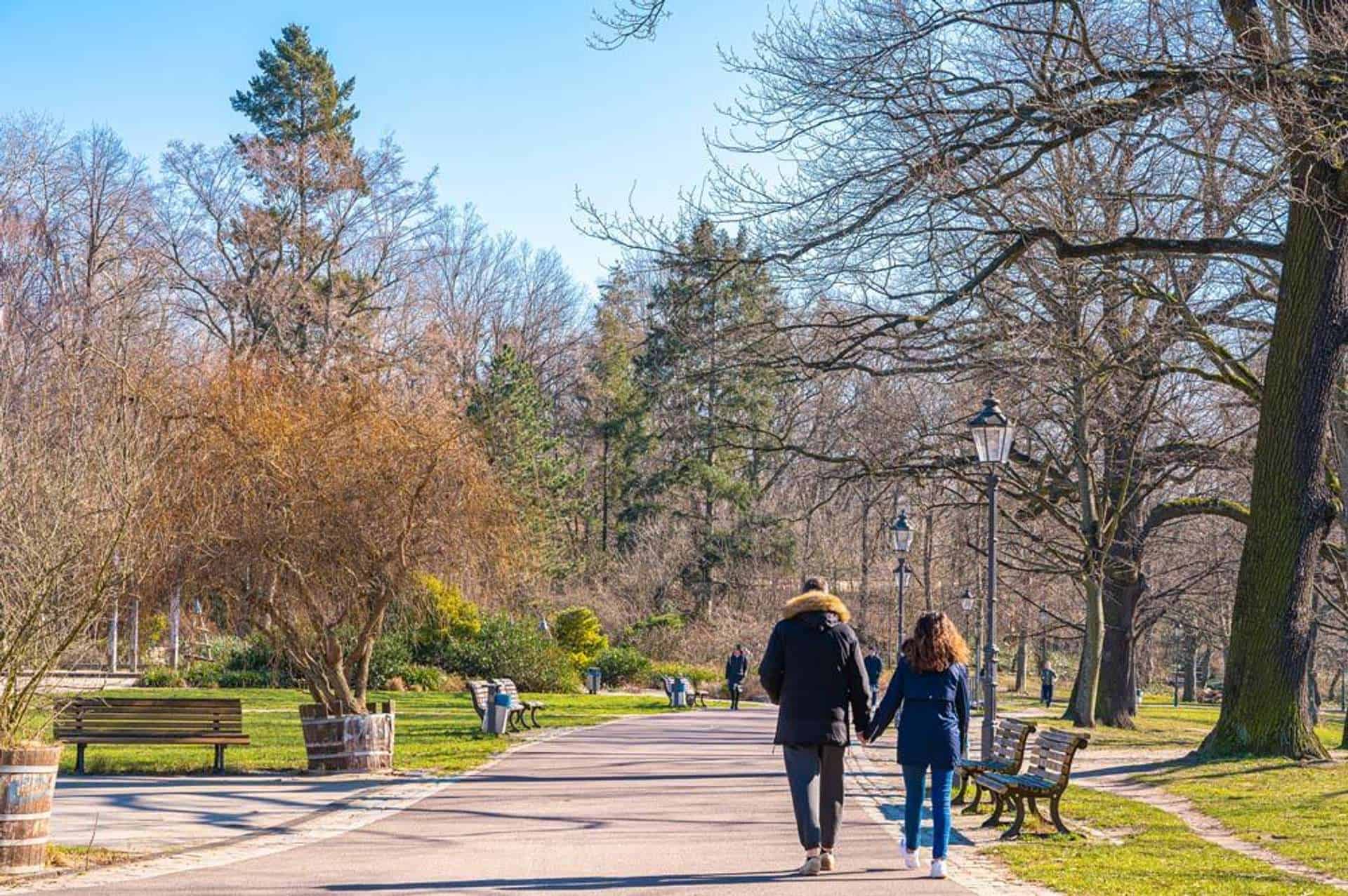 Umgebung_Volkspark-Friedrichshain_Spaziergaenger