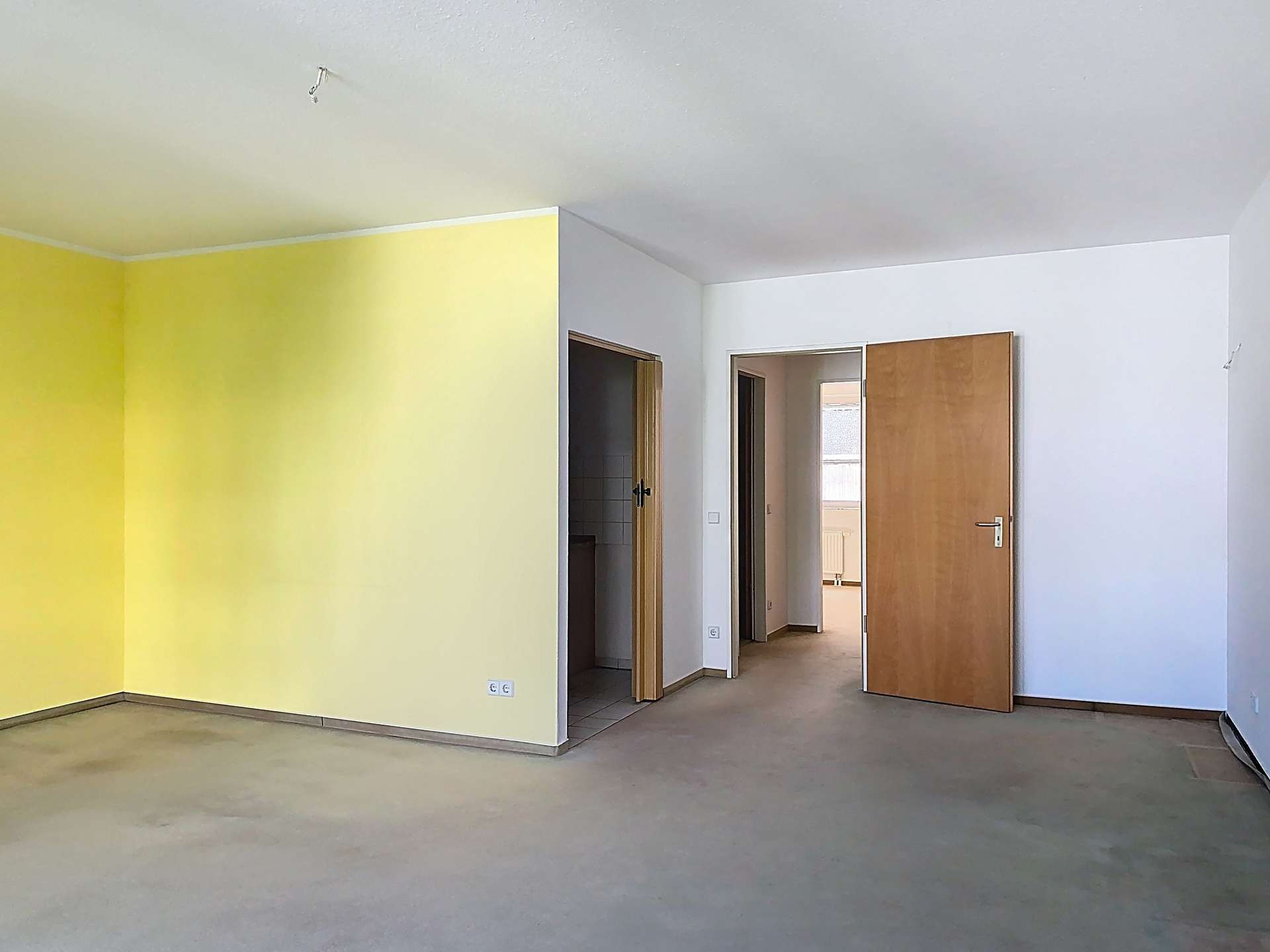 Wohnbereich mit Kochnische - die Wand kann geöffnet oder herausgenommen werden