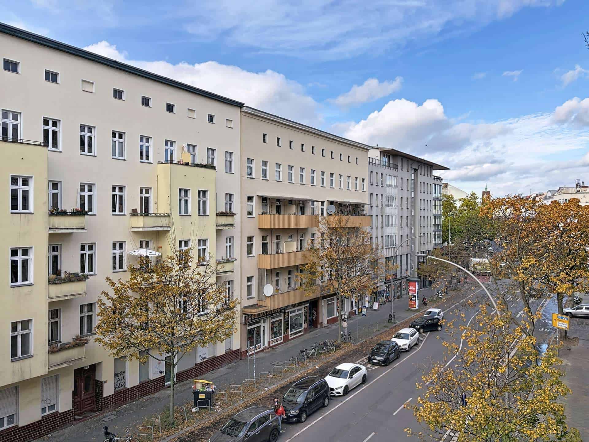 Ausblick vom Balkon auf die Beusselstraße
