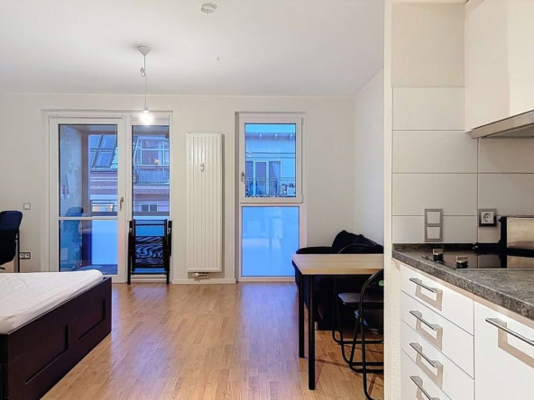 Zimmer mit Balkonzugang