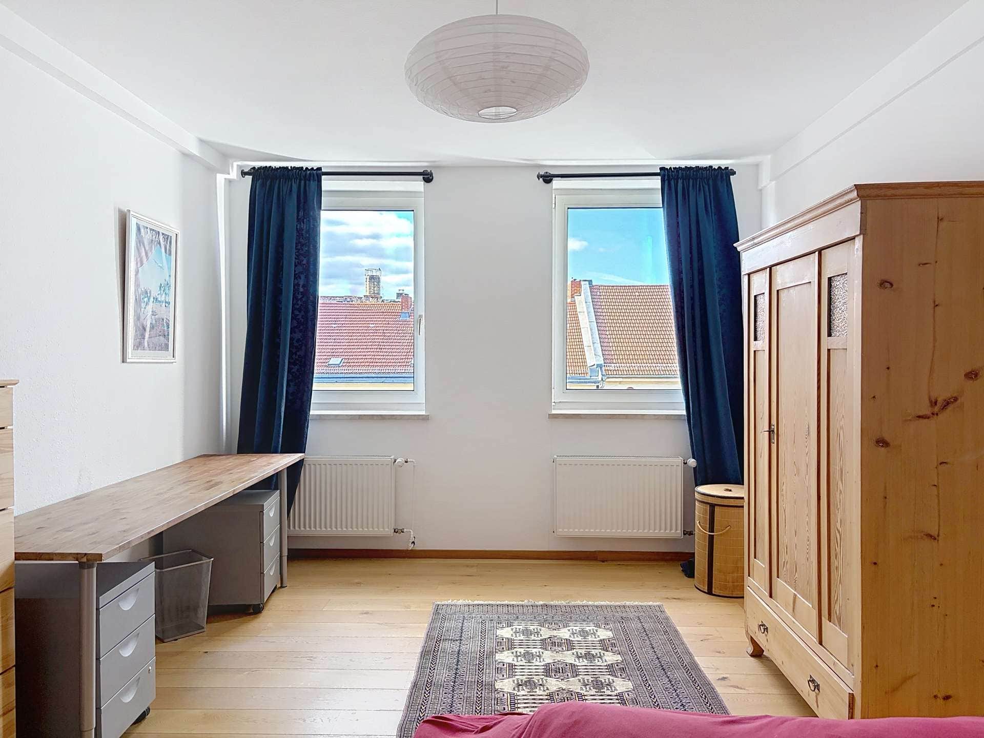 Straßenseitiges Schlafzimmer