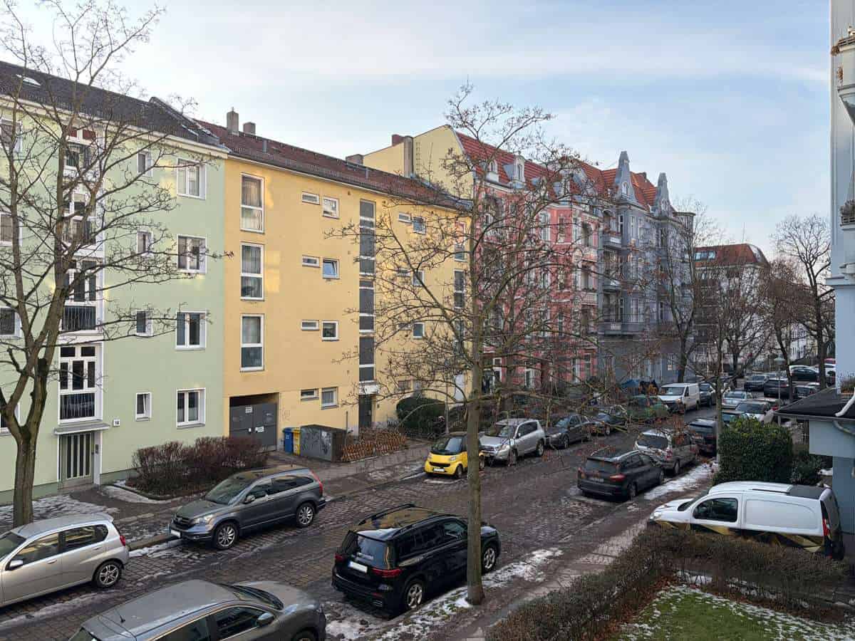 Ausblick vom Balkon in die Benzmannstraße