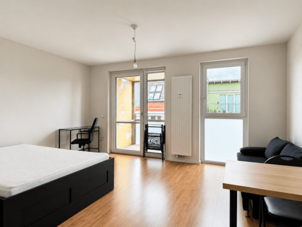 Zimmer mit Balkonzugang