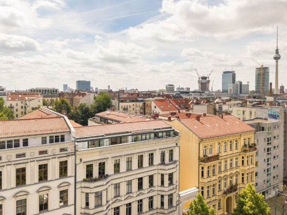 Ansicht Vorderhaus mit Terrasse