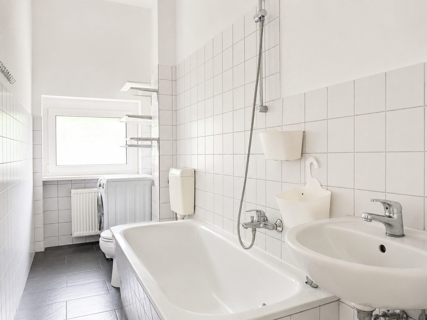 Bad mit Badewanne